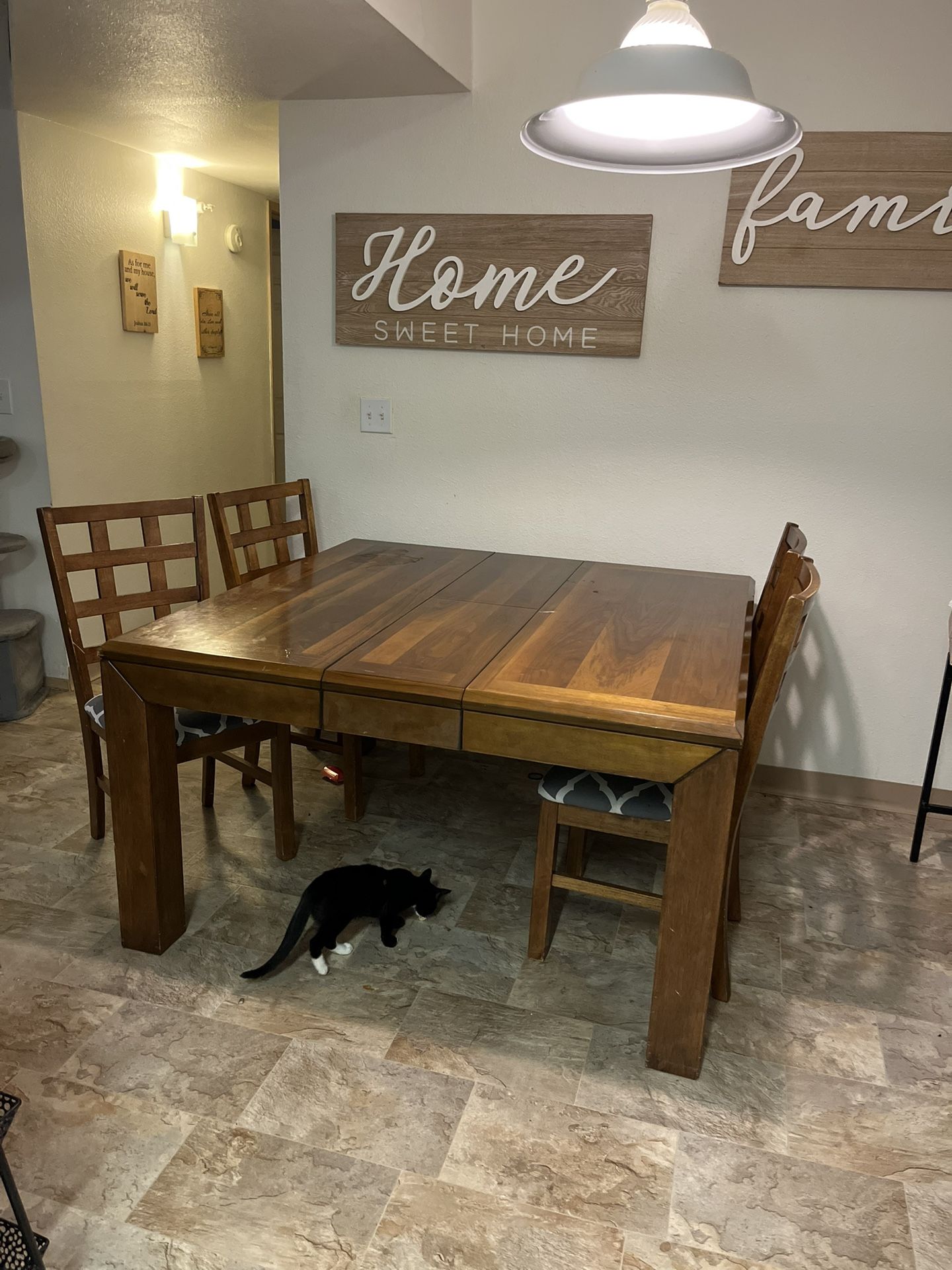 Kitchen Table With 4 Chairs
