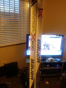 New Eddie Bauer hockey stick $50. One Lefty stick left!!