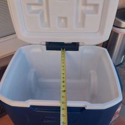50QT COLEMAN COOLER IN GREAT CONDITION 