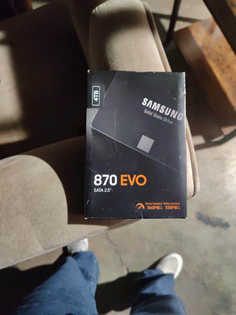 Sealed Samsung SSD 4tb