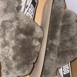 UGG Fluffy Slides / Slippers
