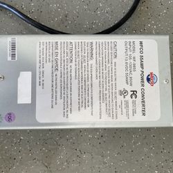 WFCO AC-DC Power Converter/10 Amp Solar Controller