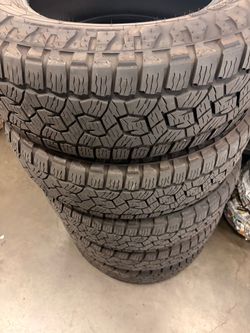 265/70R18 TOYO TIRES Open Country A/T (Like New!)