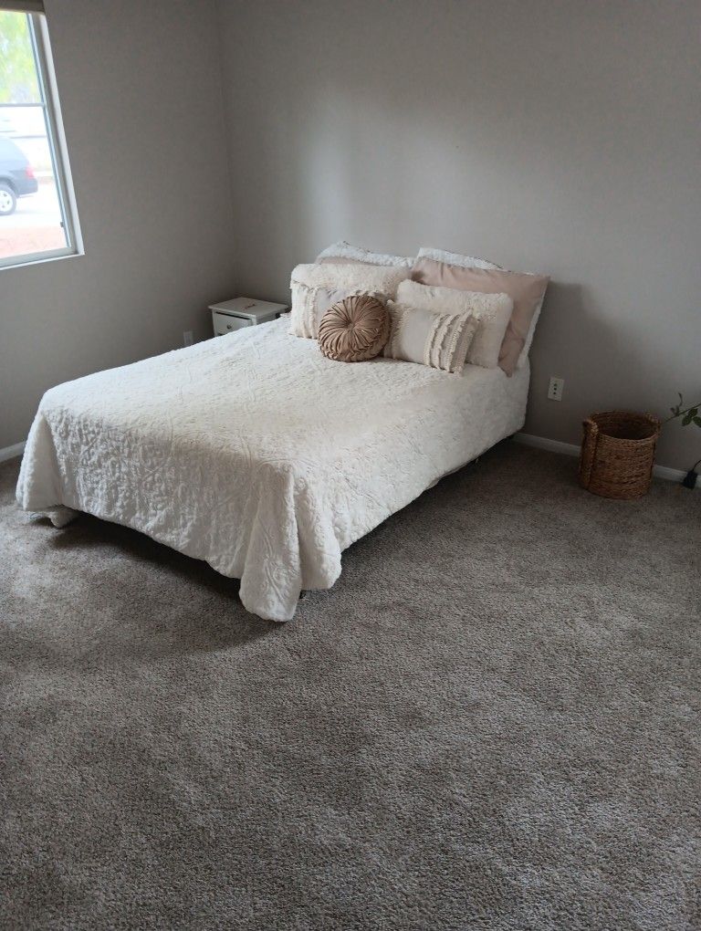 Full Size Bed & Reclining Chair