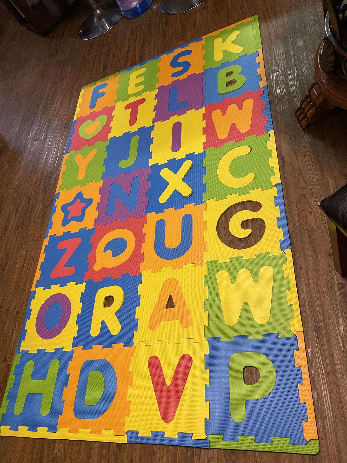 FOAM FLOOR ALPHABET PUZZLE/ Missing some few pieces