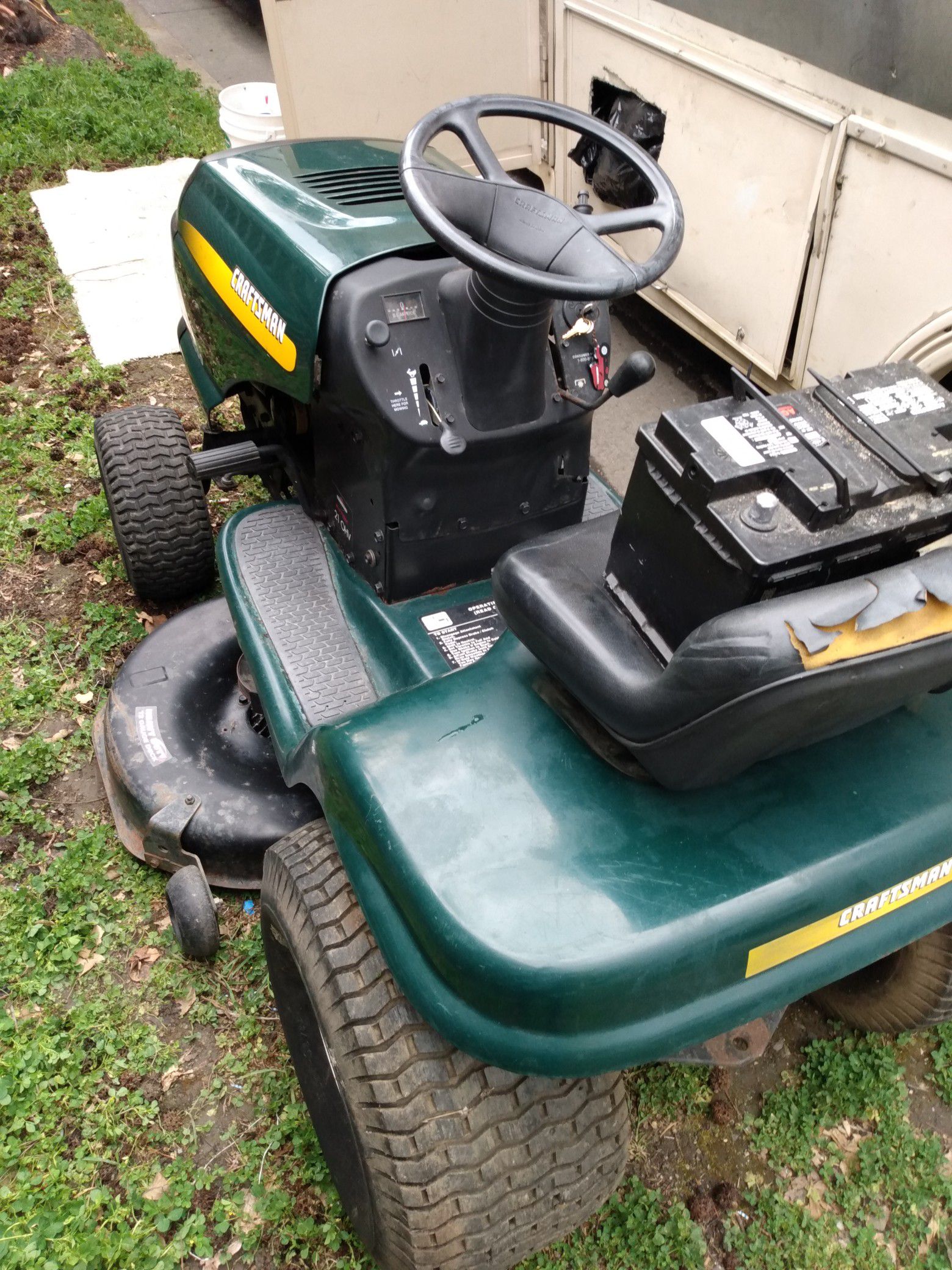 Craftsman 21 hp Briggs n strattion ride lawn mower with built in mosher runs good needs battery you