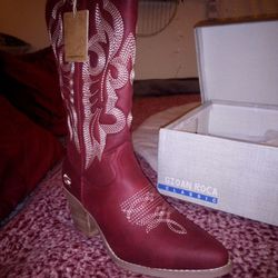Size 8 Gioan Roca Classic Wine Embroidered Faux Suede Cowboy Boots