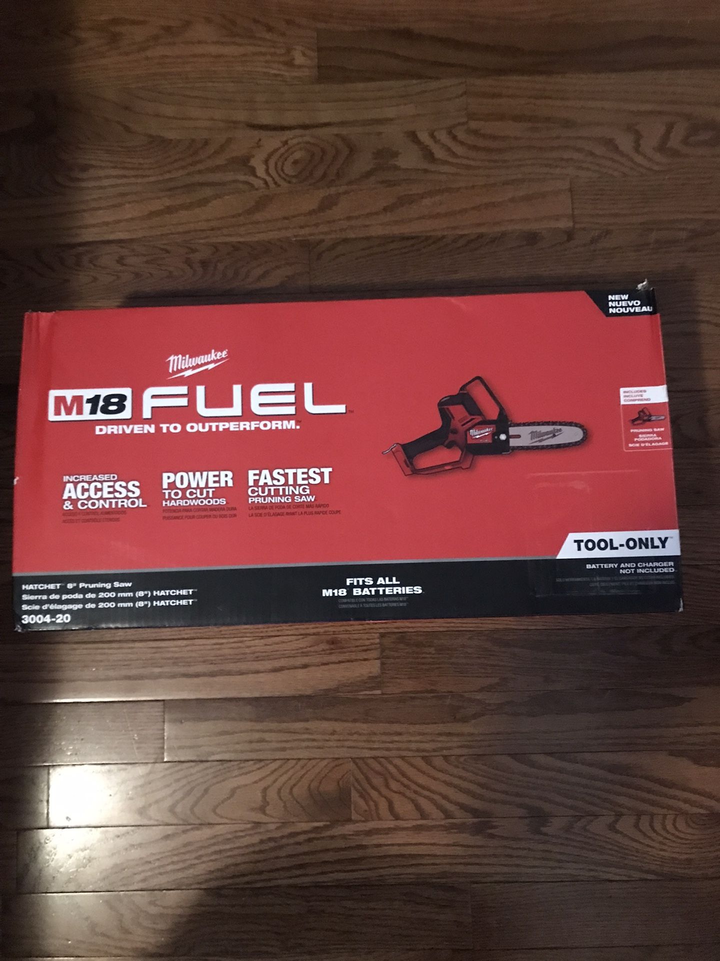 Milwaukee Fuel M18 8” Hatchet chainsaw tool only