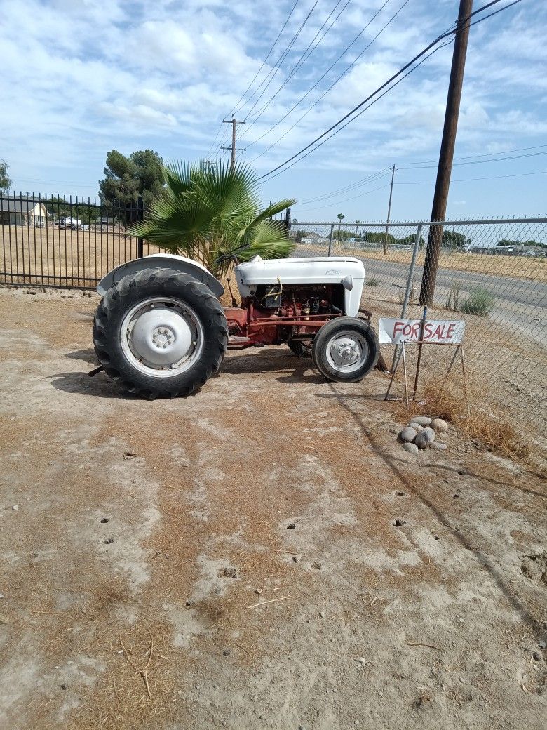 600 Ford Tractor Gas Good Condition Everything Works Three Point/PTO ASKING $3250 OBO