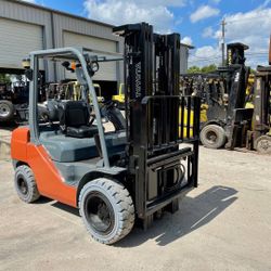 2014 TOYOTA FORKLIFT 6000 LBS