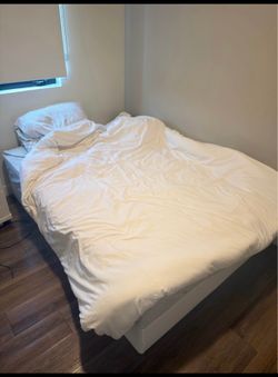 FREE FULL SIZED MATTRESS & DESK