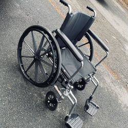 👩‍🦽‍➡️🧑‍🦽‍➡️👩‍🦽‍➡️🧑‍🦽‍➡️$325– wheel🦽👩‍🦽‍➡️CHAIR (for a person up to to 250 lbs)- (not new probably about 4 or 5 years old (although they on