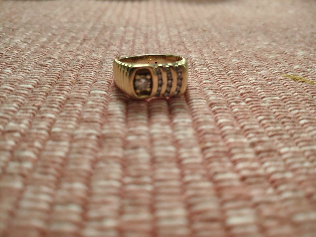 Men's ROLEX https://offerup.com/redirect/?o=MThDdC5Hb2xk Ring With 21 sml Diamonds &1 Center Diamond