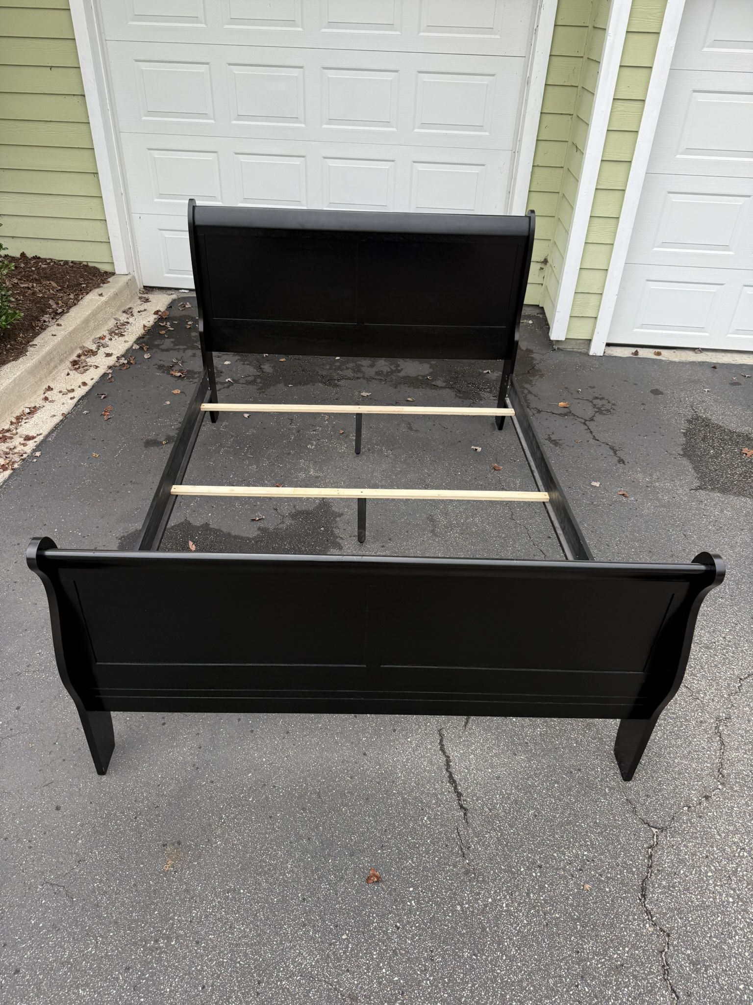 Queen Sized Bedroom Furniture Set