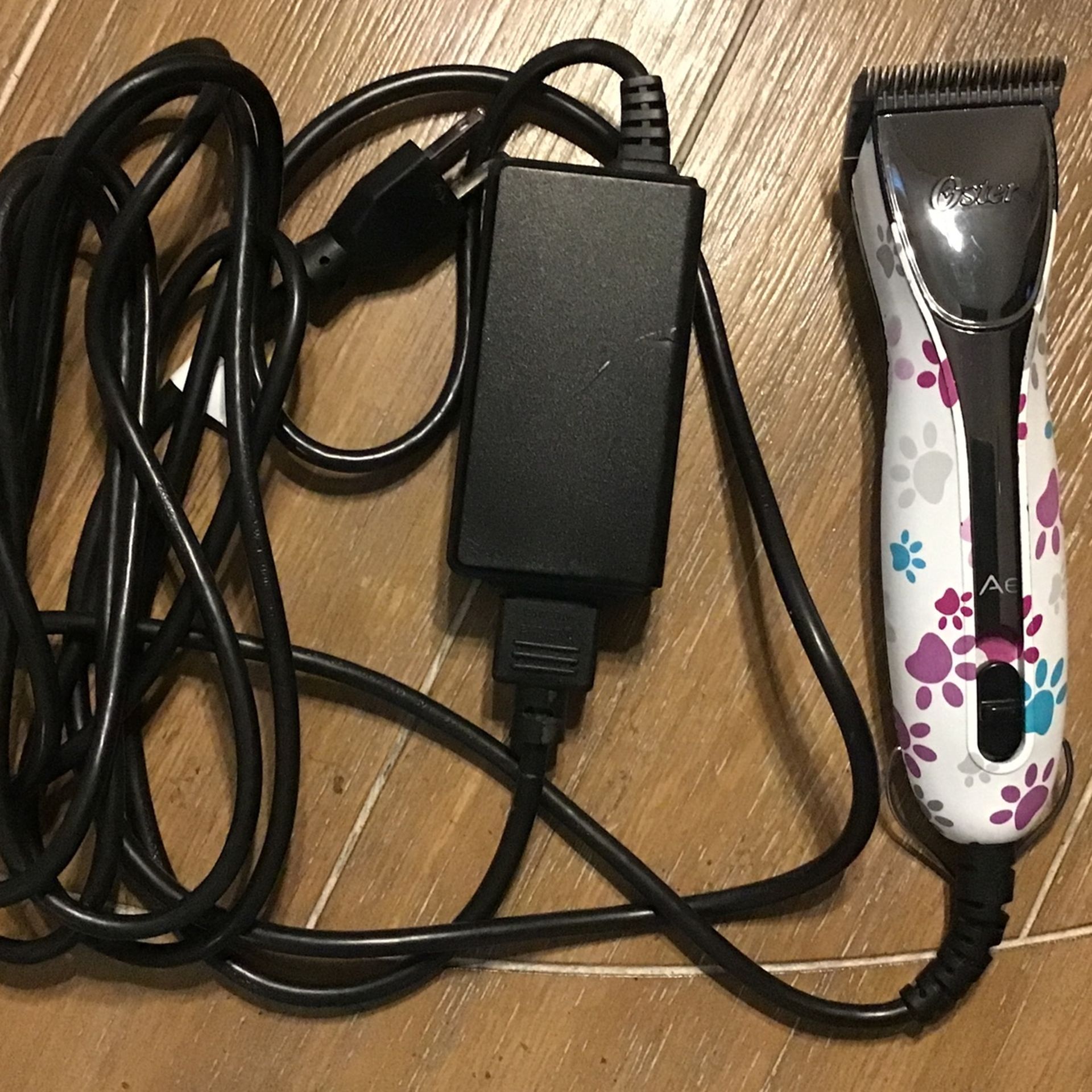 Oster A6 Slim 3 Speed Professional Grooming Clipper **READ DESCRIPTION **