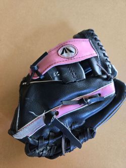 Easton 9 1/2" GKP9500 Pink and Black Kids T-Ball. Baseball Glove.