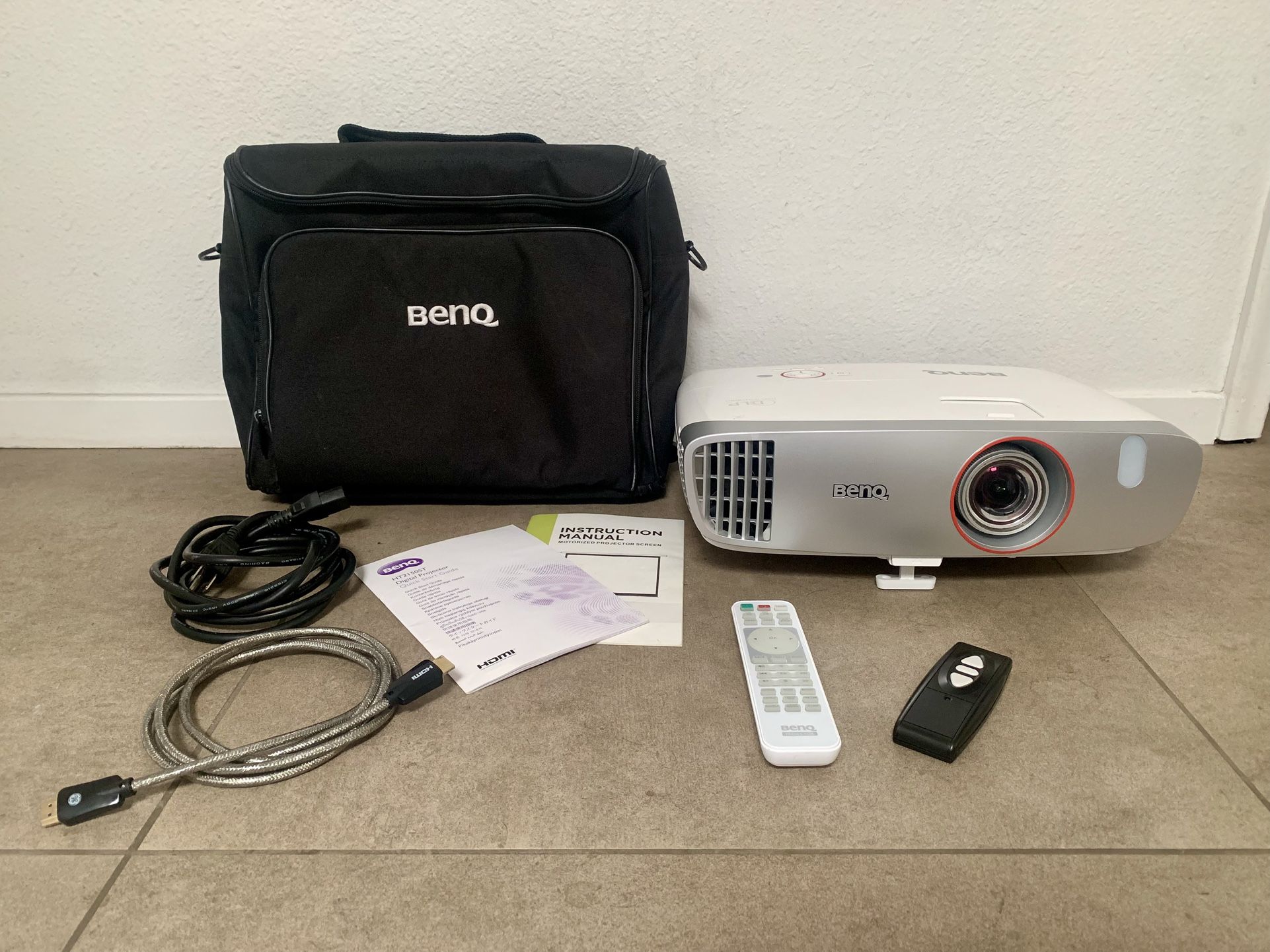 1080p HD Movie Projector with 2 Screens