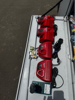 Milwawkee m12 m18 Makita 9000 chargers