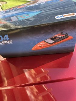 Toy boat with remote