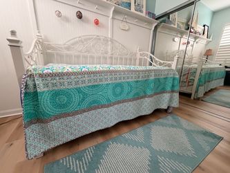 White Metal Daybed with Trundle — Twin, Rarely Used