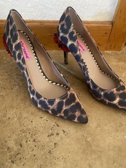 Betsey Johnson Hanah Leopard Pumps Heels 6.5