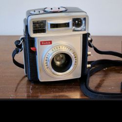Vintage Polaroid Brownie Starmatic Camera