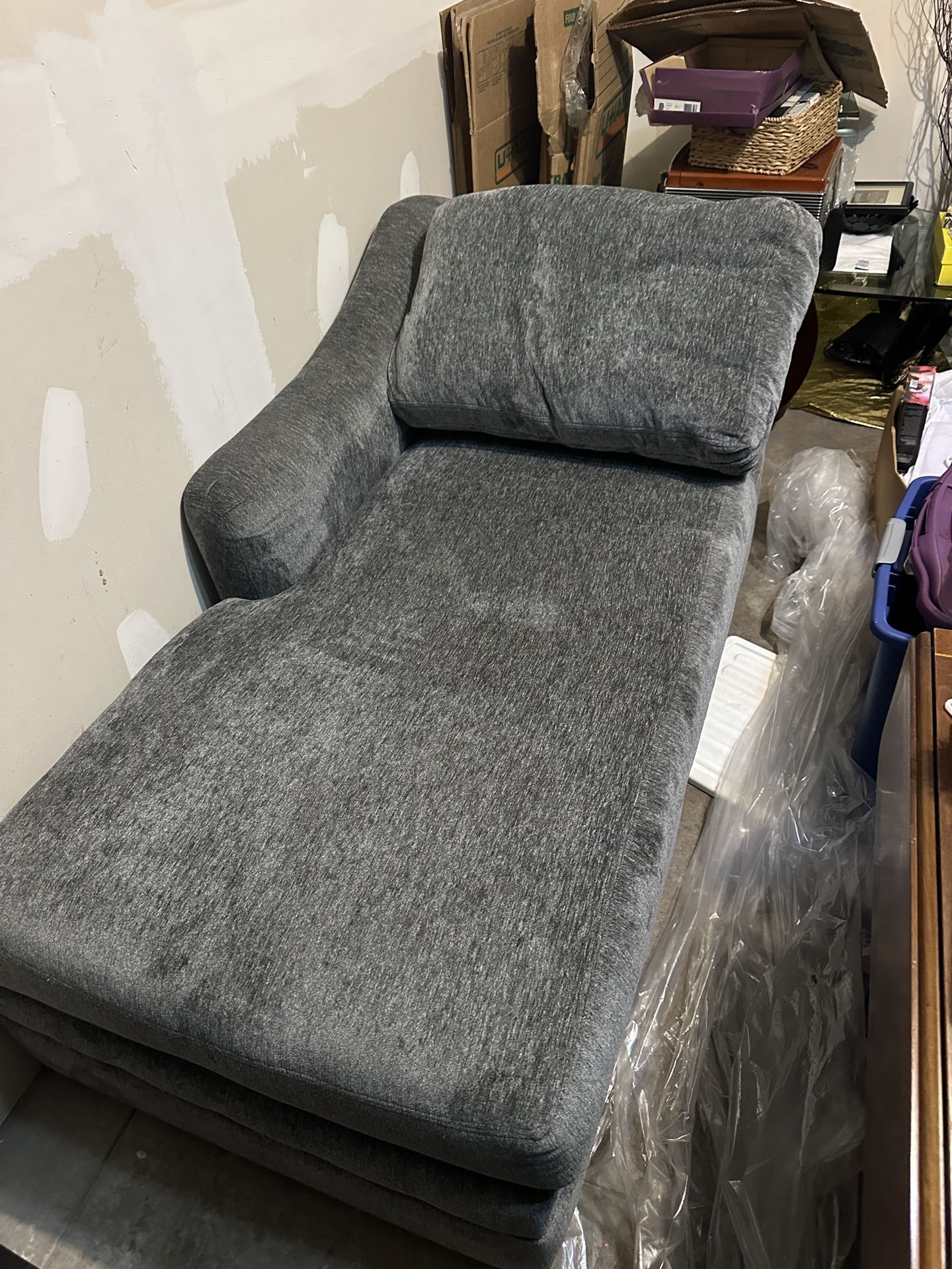 Craftmaster Gray Chaise Lounge Chair 63”x32”x21” – Modern Plush Seating
