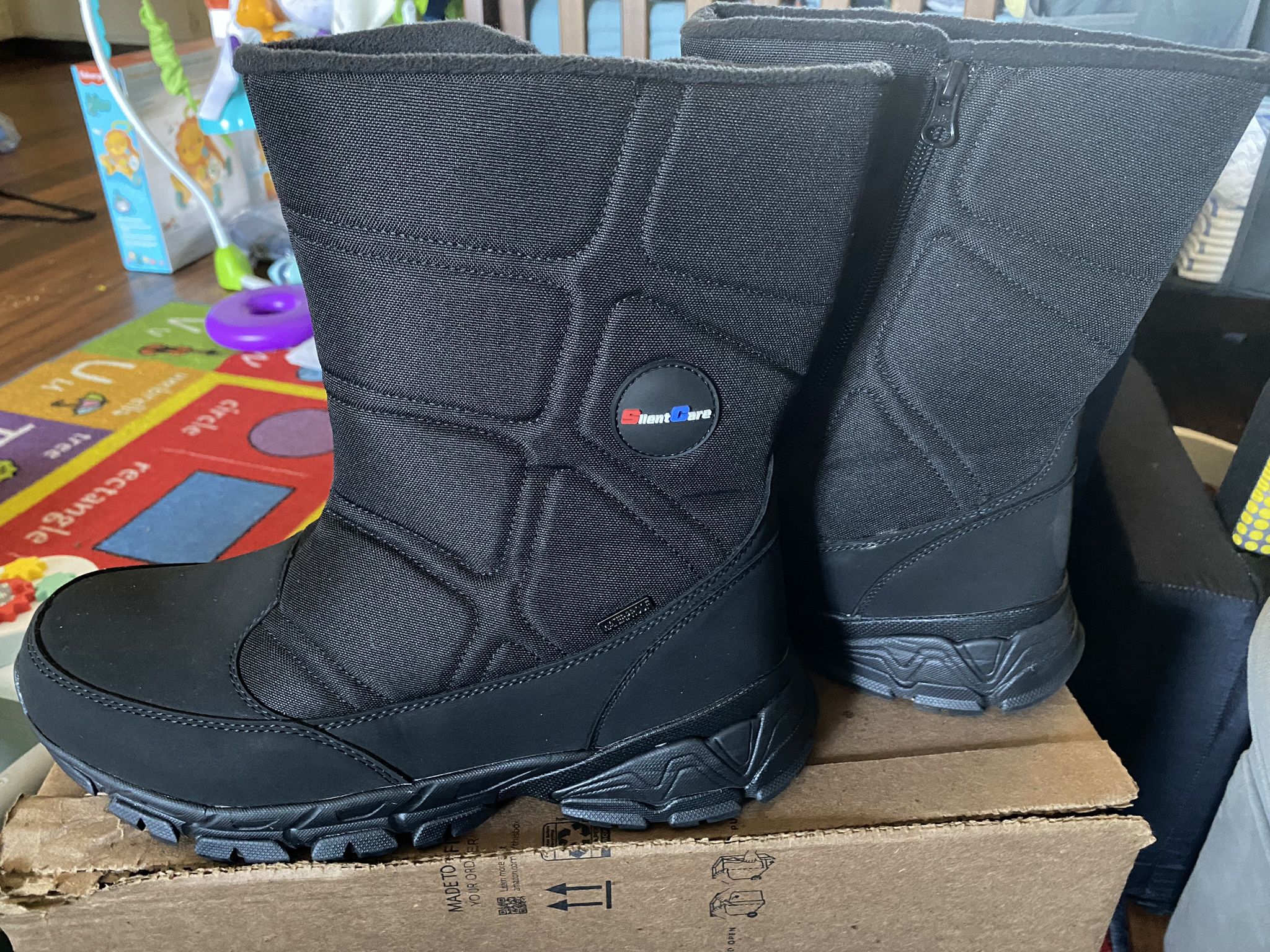 Men’s Size 11 Snow/Rain Boots