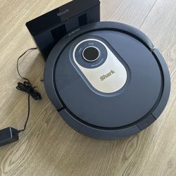 Shark IQ Robot Vacuum + Charging Dock – Like New