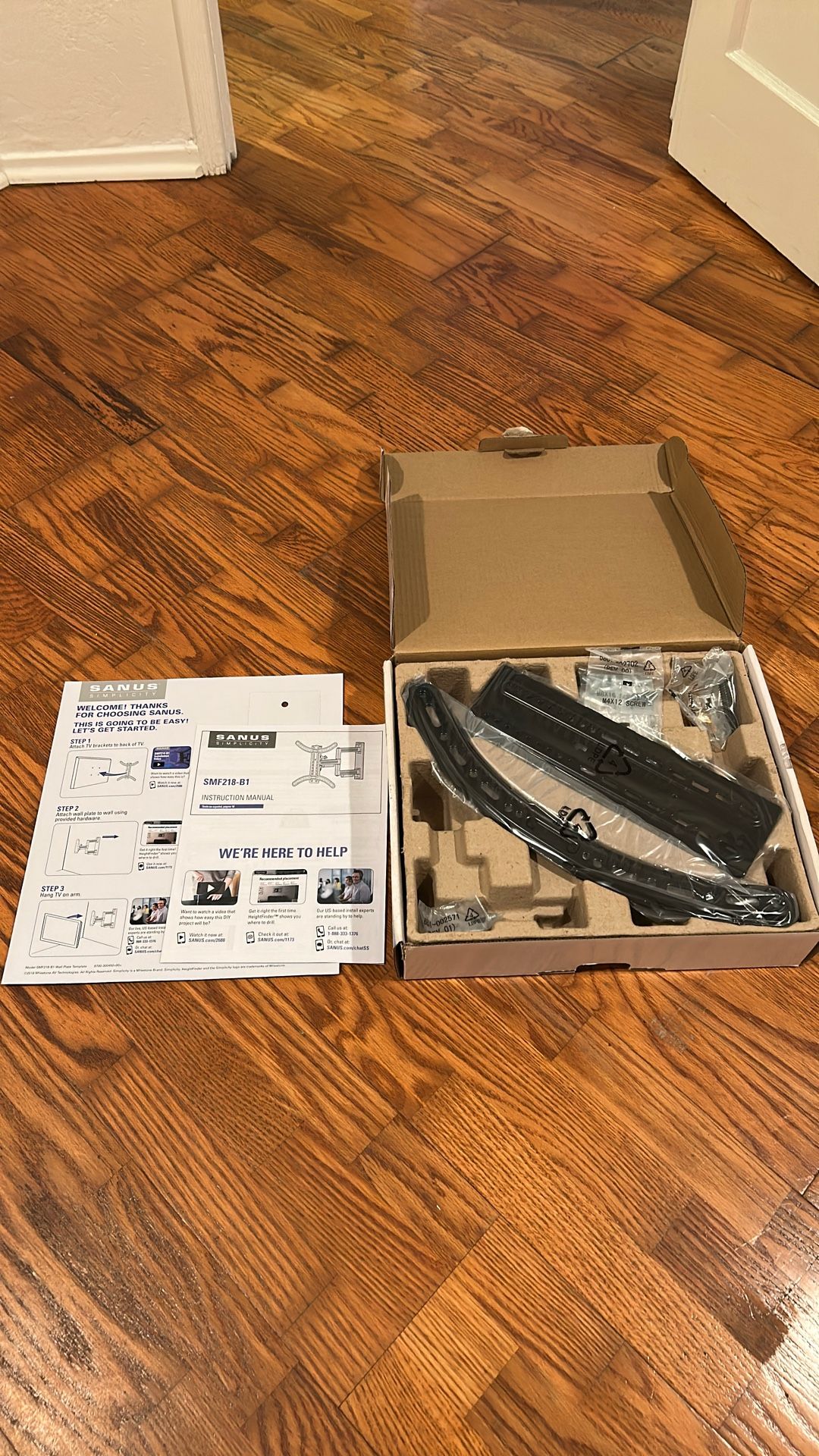 TV Wall Mount (Sanus Simplicity - SMF218-B1