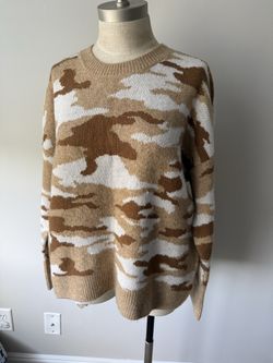 Vince Comuto sweater size medium