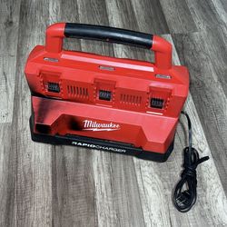 MILWAUKEE PACK OUT RAPID CHARGER