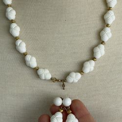 vintage trifari white enamal necklace and earring set In great condition Earrings 1.5” Necklace 24.5”