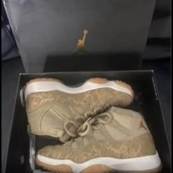WOMEN’S JORDAN RETRO 11 NEUTRAL OLIVE Size 6