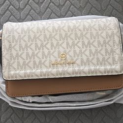 Jet Set Smartphone Crossbody Bag