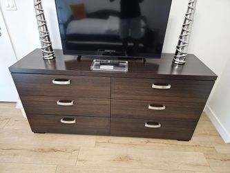 Italian dresser