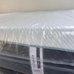 Queen Tempurpedic Pro Adapt Medium Hybrid Mattress