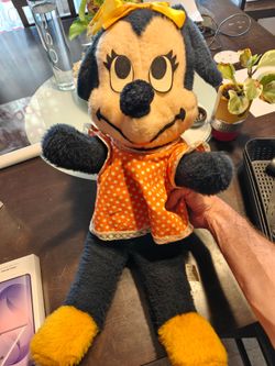 Vintage walt Disney Minnie stuff doll Disney land collector