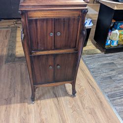 1900's Victrola Record Player