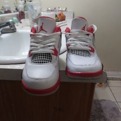 AIR JORDANS 4S BASICALLY BRAND NEW