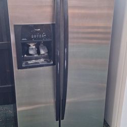 Refrigerator 