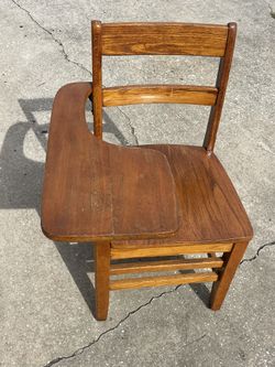 OAK ELEMENTARY SCHOOL CHAIR/DESK