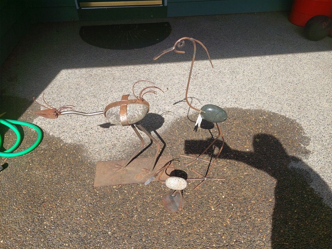 Birds On The Bay Lawn Decor