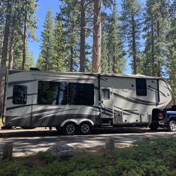 2015 Grand Design Solitude 5th Wheel