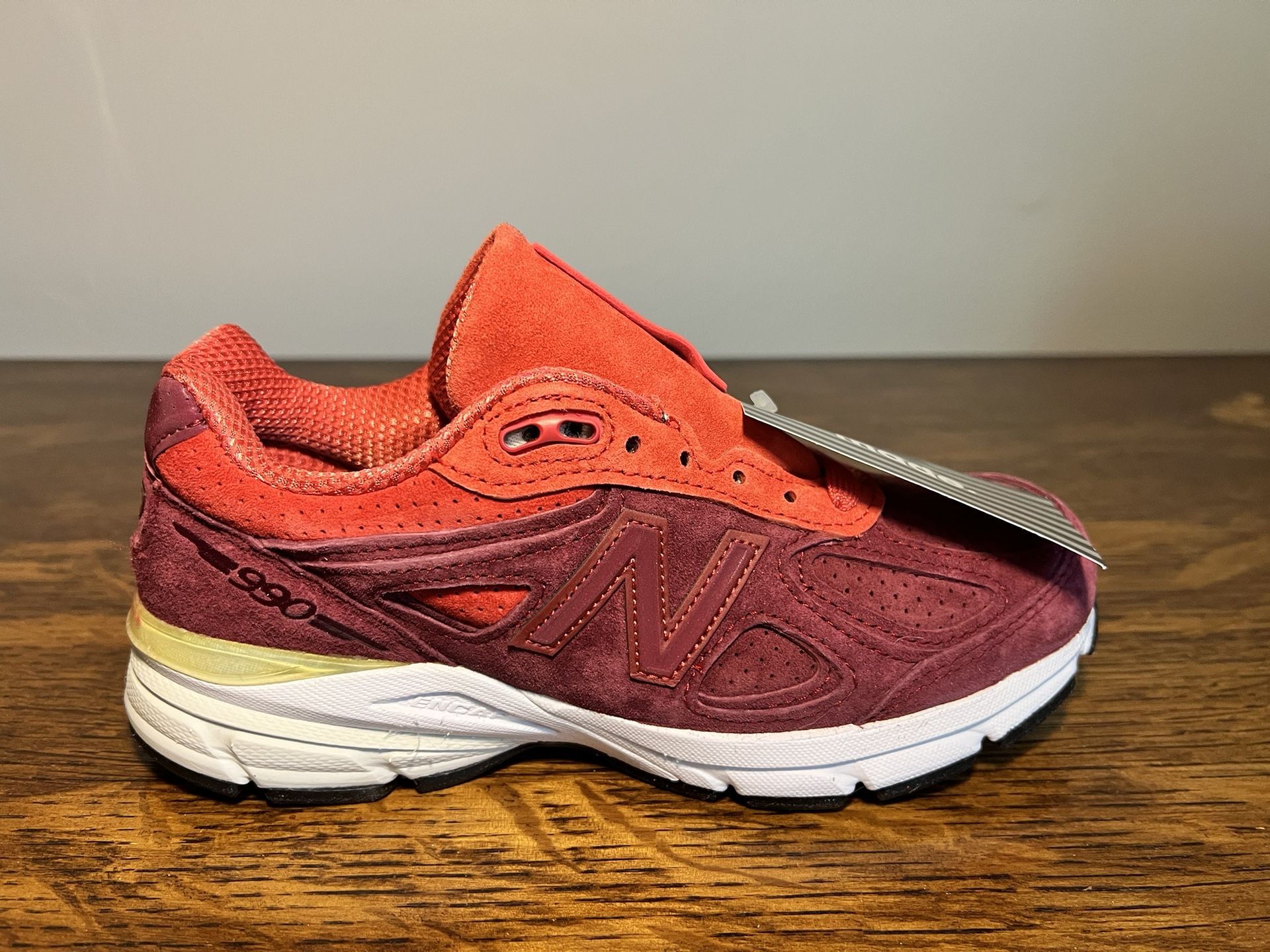 Woman’s New Balance 990v4