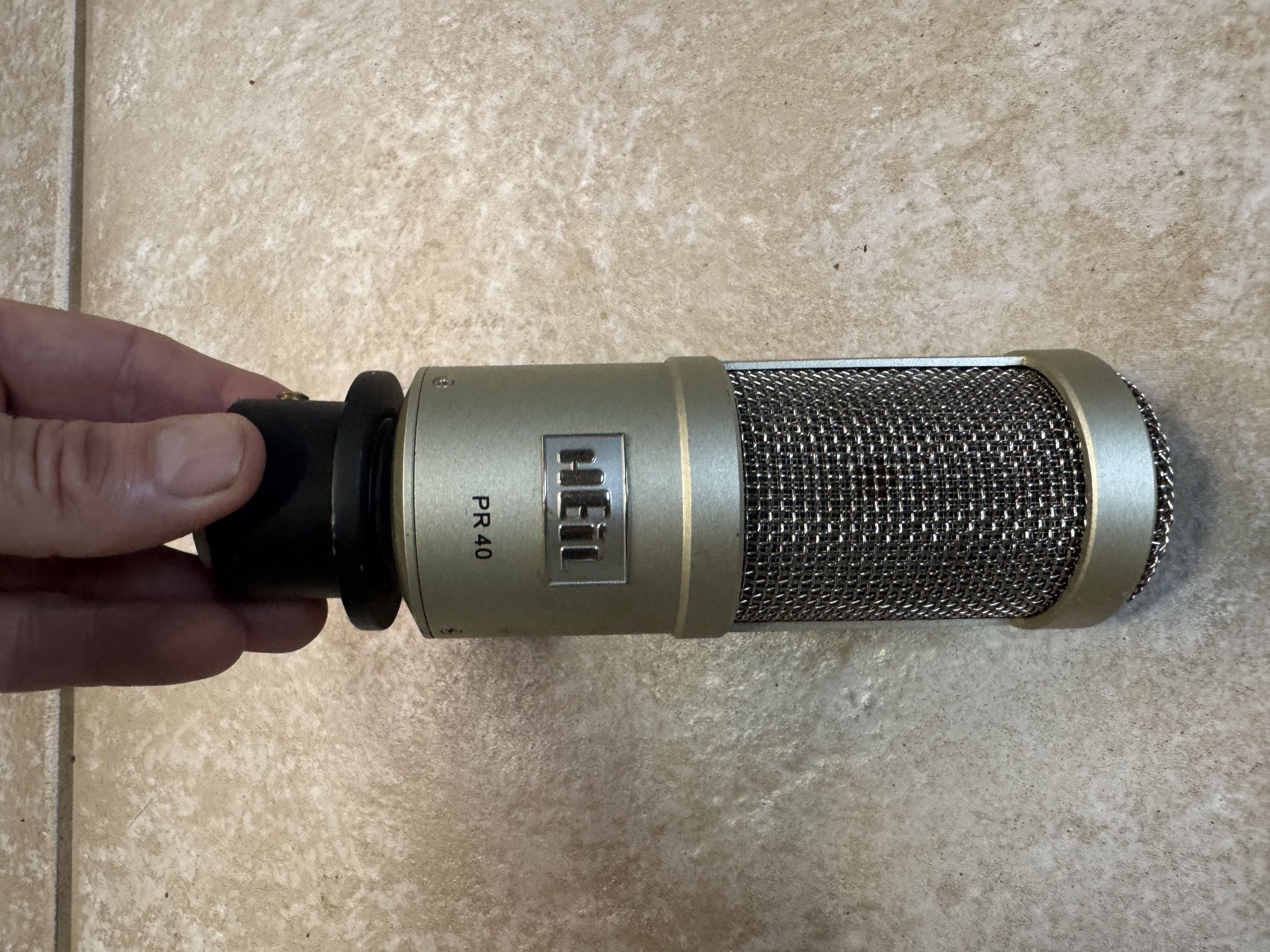 Microphone - Heil PR40 Dynamic Podcast Mic - Studio-Quality Sound!