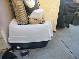 Free med - large dog house