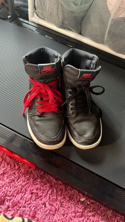 Nike Air Jordan 1 Retro high tops black/red    size 6Y