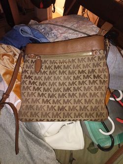 MICHAEL KORS CROSS OVER BODY BAG!