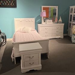 Twin Bed, Dresser, Mirror And Nightstand 